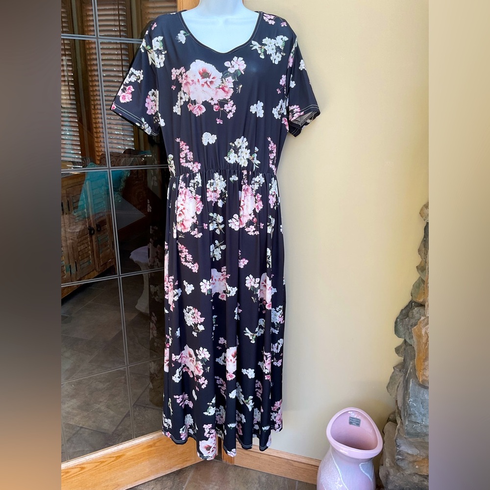 Beyond This Plane ladies maxi dress. NWOT